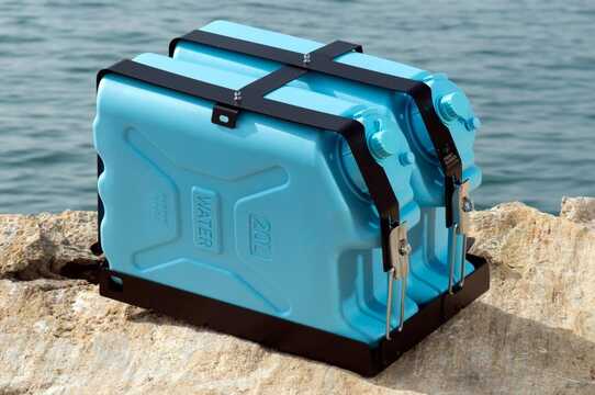 DOUBLE JERRY CAN HOLDER - BY FRONT RUNNER